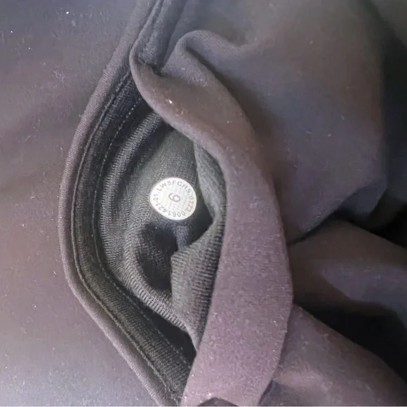 USED Authentic Lululemon High Rise Align Mini Flare Pants 28” Short in Black - Picture 4 of 4